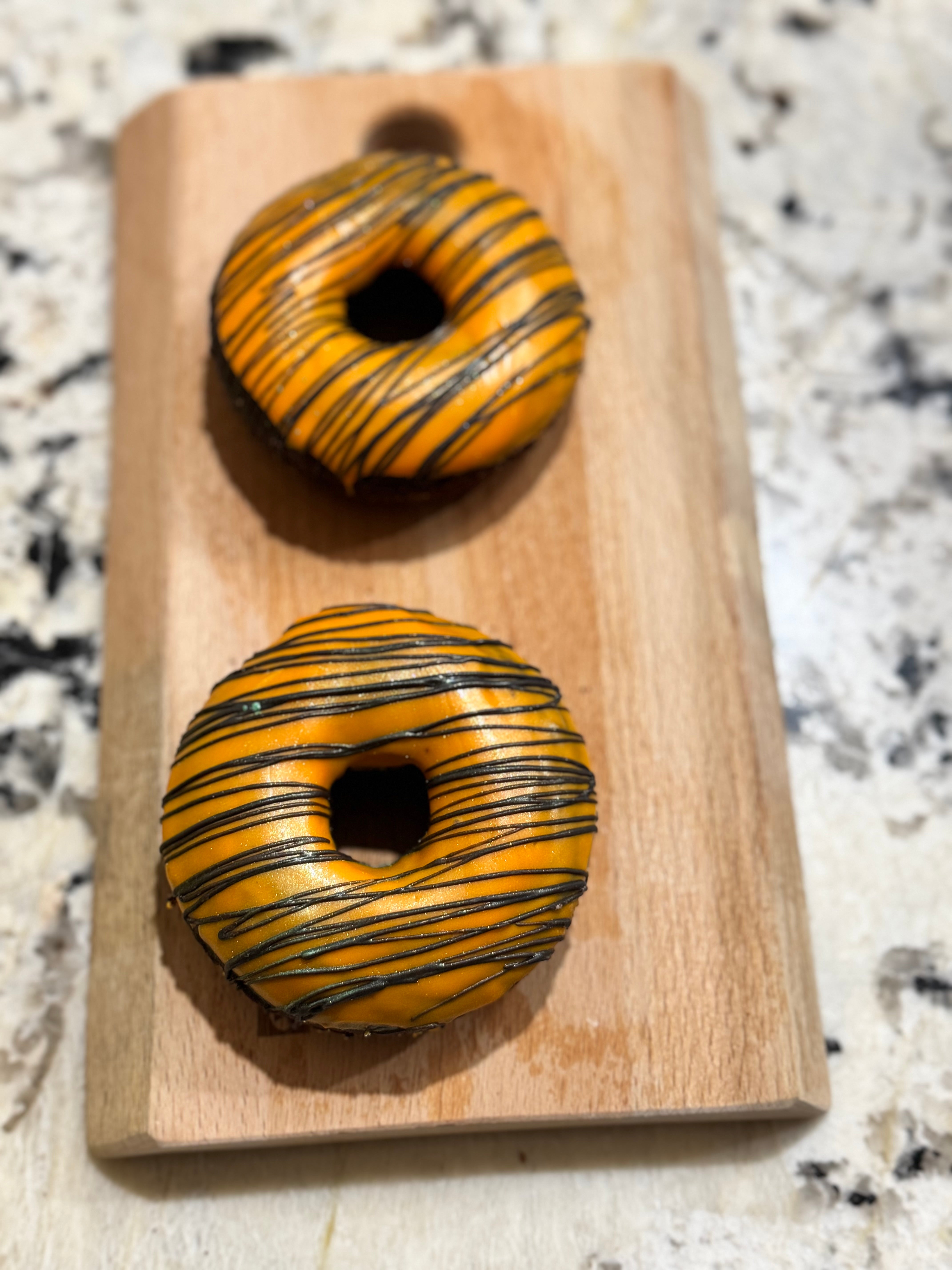 Seasonal Donuts Falvours (Pumpkin Spice) (1/2 Dozen Decorated)